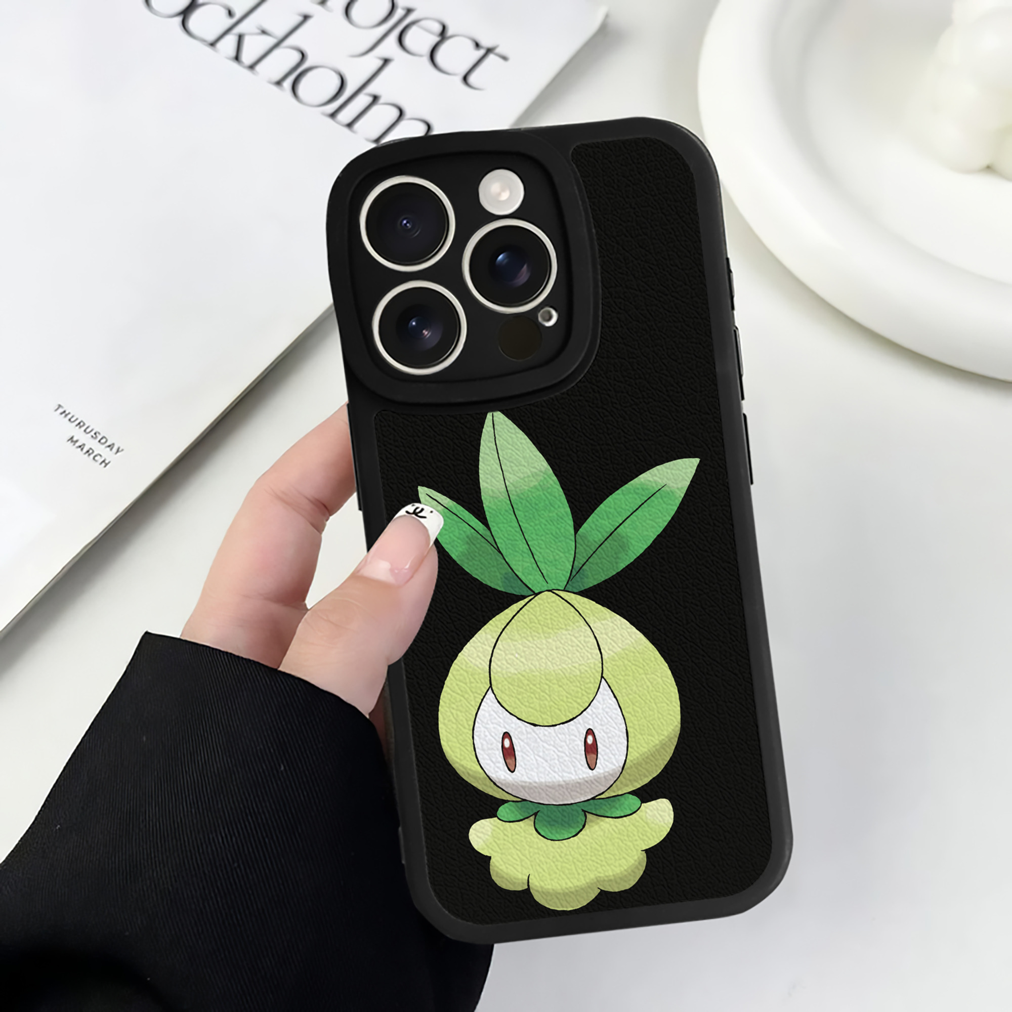（画像用） ポケットモンスター Pokémon 【iPhone 16シリーズ対応】シリコンスマホケース（レザー調） 材質：シリコン